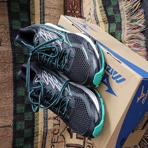 Mizuno wave new running shoes